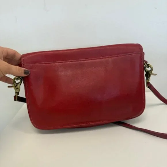 COACH VINTAGE  BAG RED COLORS #5630 PRE OWN VERY GOOD CONDITION - Picture 4 of 7